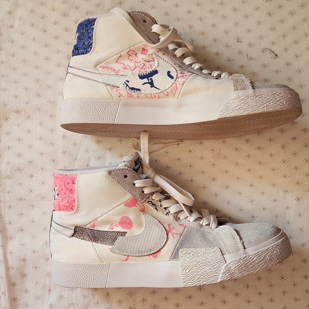 Nike SB Zoom Blazer Mid Mismatched Blue & Pink Heel Sneakers UNISEX
